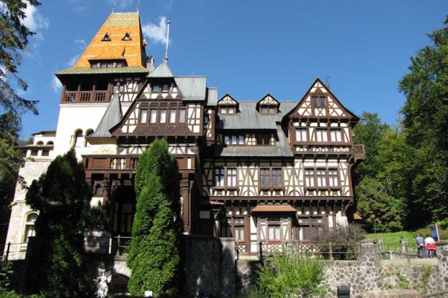 Carpathian Travel Center BV02 - Day Tour Around Brașov:Castles, Fortresses & Legends