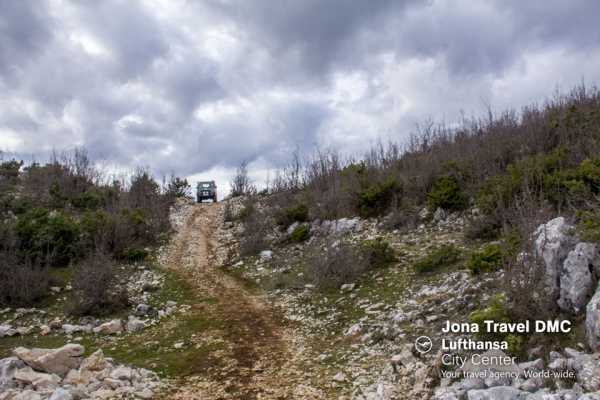 Adventure spirit - 4x4 from Tirana to Kruja and Lac