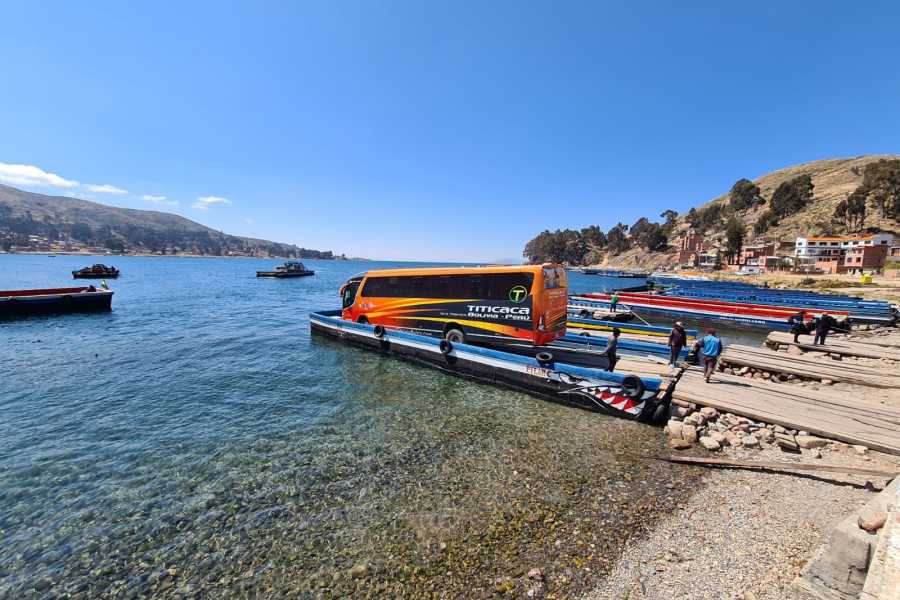 buhostours Bus La Paz - Copacabana + Hotel pick up (center)