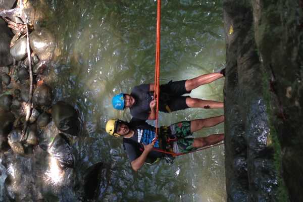 SHARE CANYONING TOUR