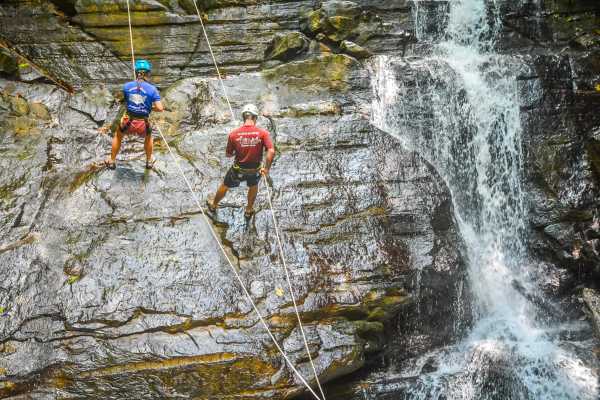 SHARE CANYONING TOUR