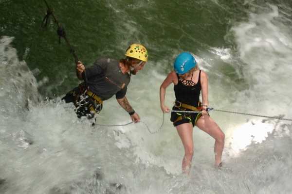SHARE CANYONING TOUR