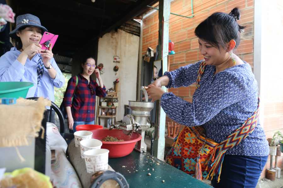 Andes Ecotours Birds & Beans Traditional Coffee Tour