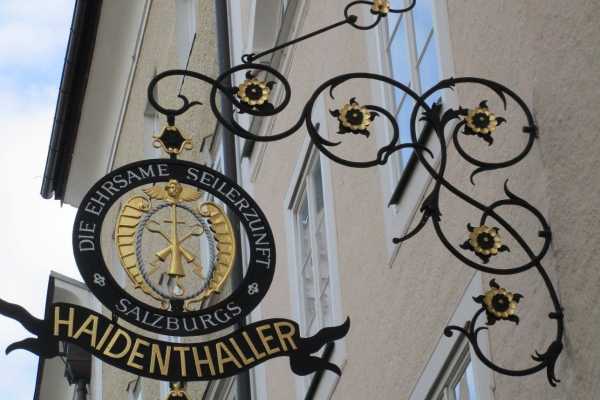 Classical Salzburg Walking Tour (2 hours)