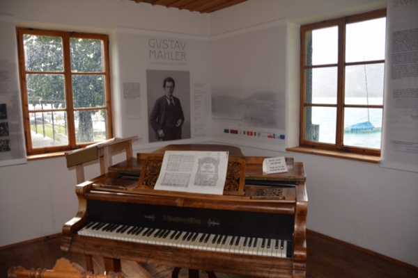 PrivateTour: Lakes and Mountains-following traces of G. Klimt, G. Mahler full day tour