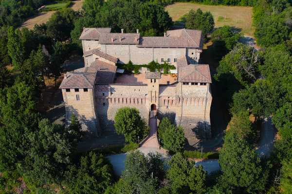 fonte Castello di Felino
fonte Castello di Felino