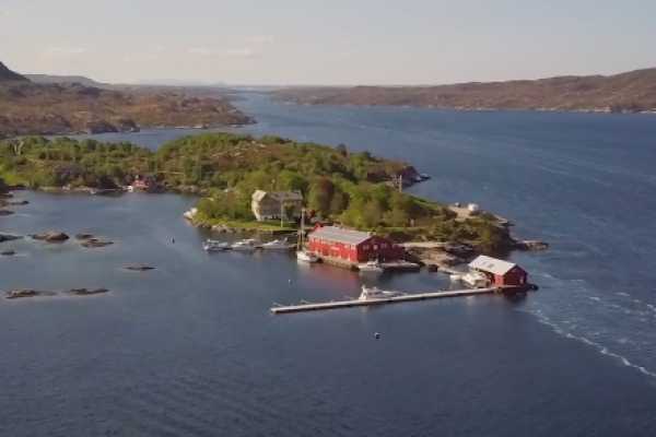 Idyllic village of Skjerjehamn