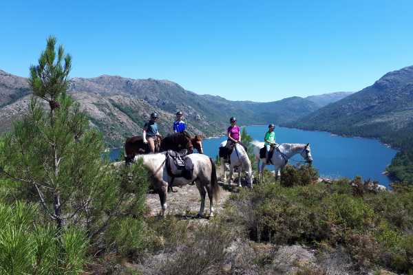 Passeio a Cavalo de 2H