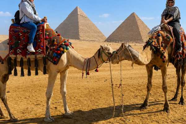 Short layover tour to Giza pyramids and Sphinx