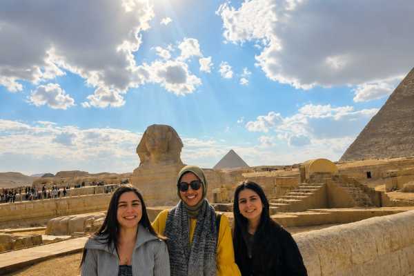 Short layover tour to Giza pyramids and Sphinx
