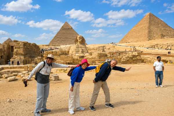 Short layover tour to Giza pyramids and Sphinx