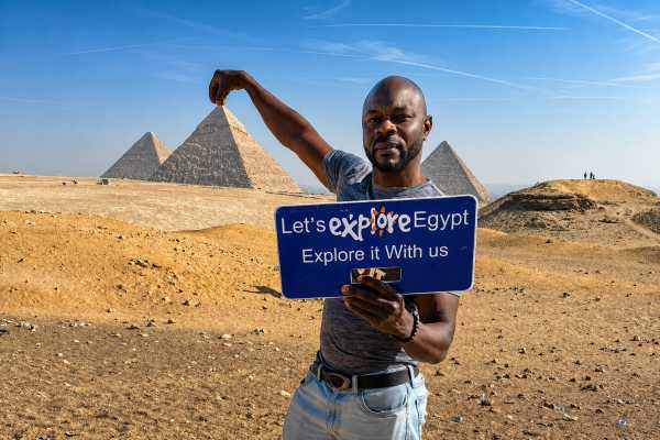 Short layover tour to Giza pyramids and Sphinx