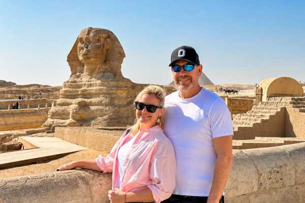 Short layover tour to Giza pyramids and Sphinx