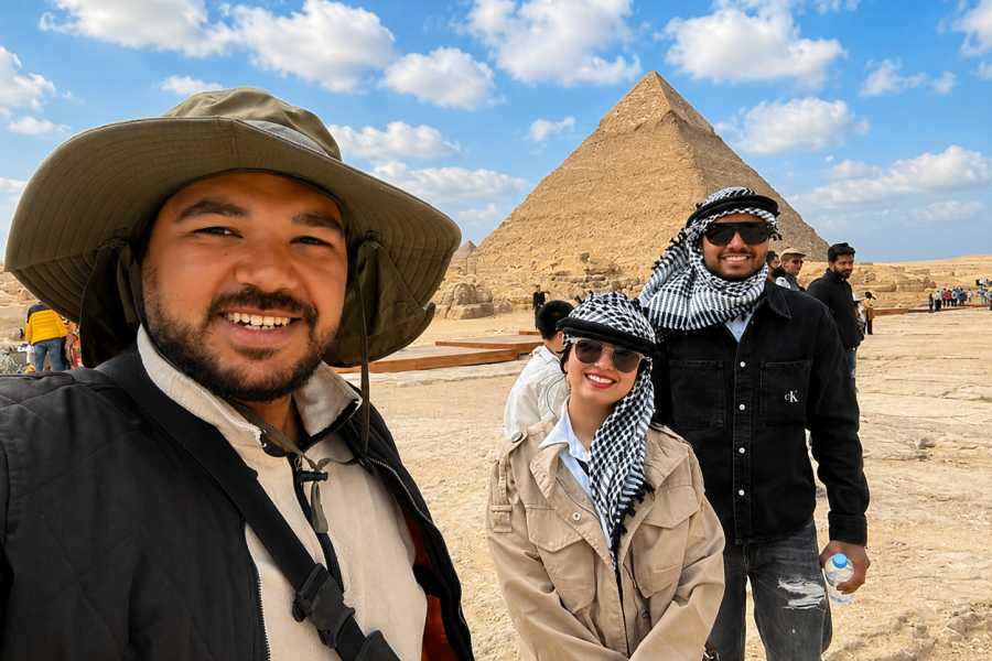 Let`s Explore Egypt Short layover tour to Giza pyramids and Sphinx