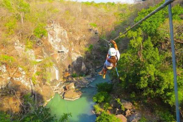 R&iacute;o Perdido Canopy and Hot Springs