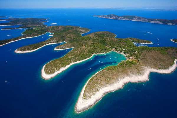 Boat excursion Pakleni islands / Joan