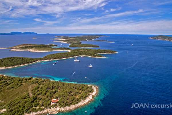 Boat excursion Pakleni islands / Joan