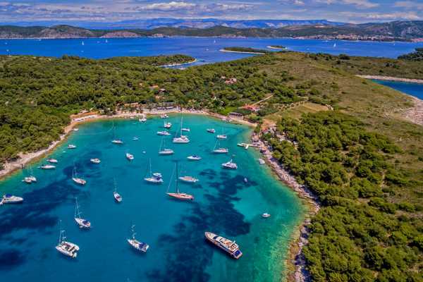 Boat excursion Pakleni islands / Joan