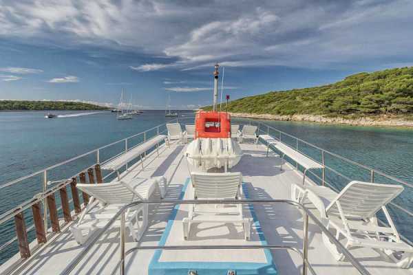 Boat excursion Pakleni islands / Joan