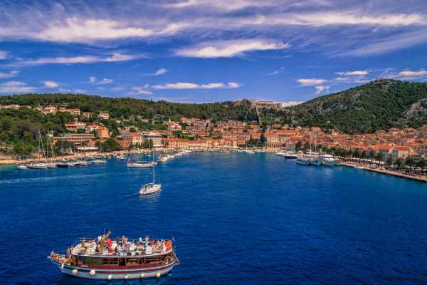 Boat excursion Pakleni islands / Joan