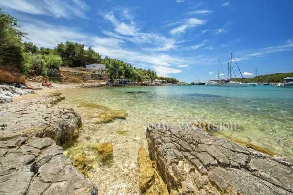 Boat excursion Pakleni islands / Joan
