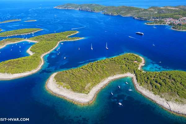 Boat excursion Pakleni islands / Joan