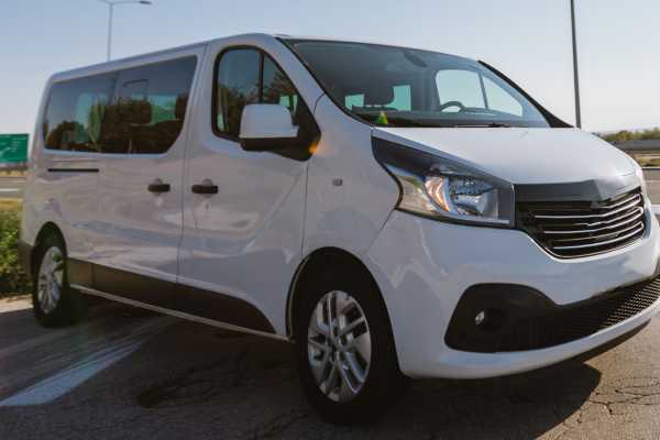 Toyota Hiace 12 Seat