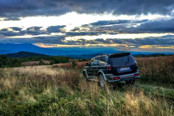 Mitsubishi Montero Avis SUV Rental