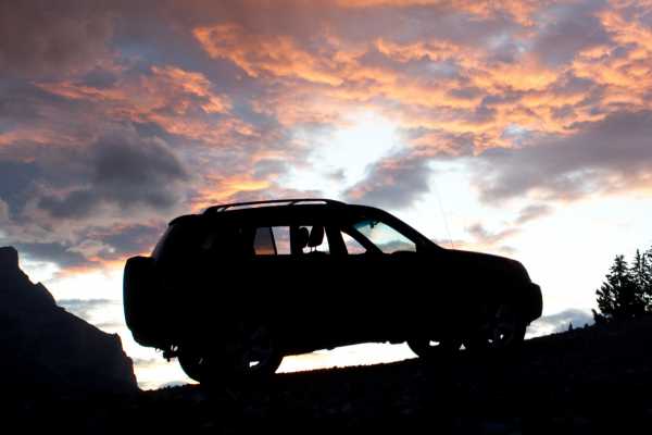 Mitsubishi Montero Avis SUV Rental