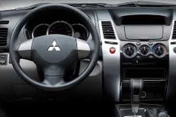 Mitsubishi Montero Avis SUV Rental