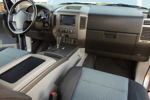 Mitsubishi Montero Avis SUV Rental