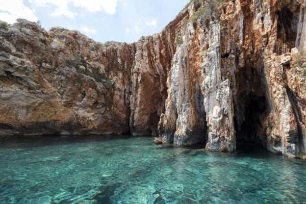 Vis and Blue cave tour - Boat Vagabundo