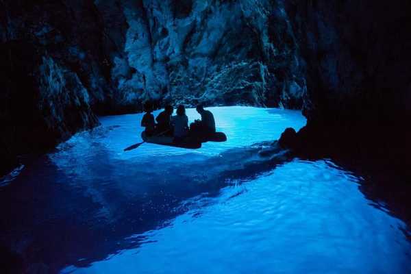 Vis and Blue cave tour - Boat Vagabundo