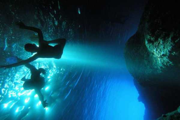 Vis and Blue cave tour - Boat Vagabundo