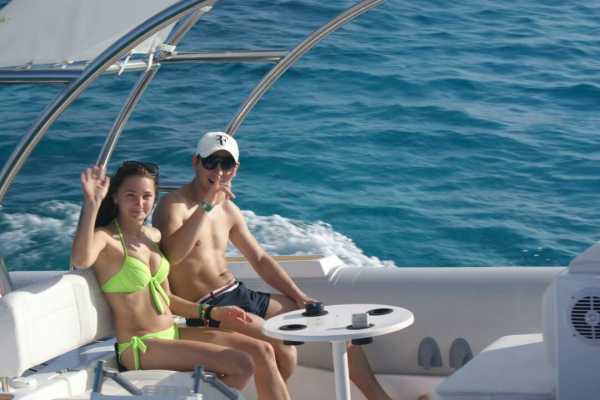 Private Speedboat to dolphin house in Hurghada
