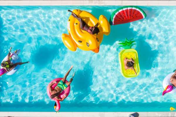 Beach and Pool Crawl Party Bus Tour