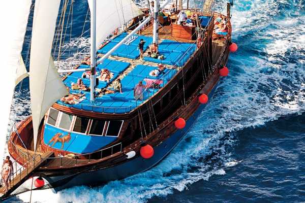 Pirates Premier Sailing Boat Trip In Hurghada