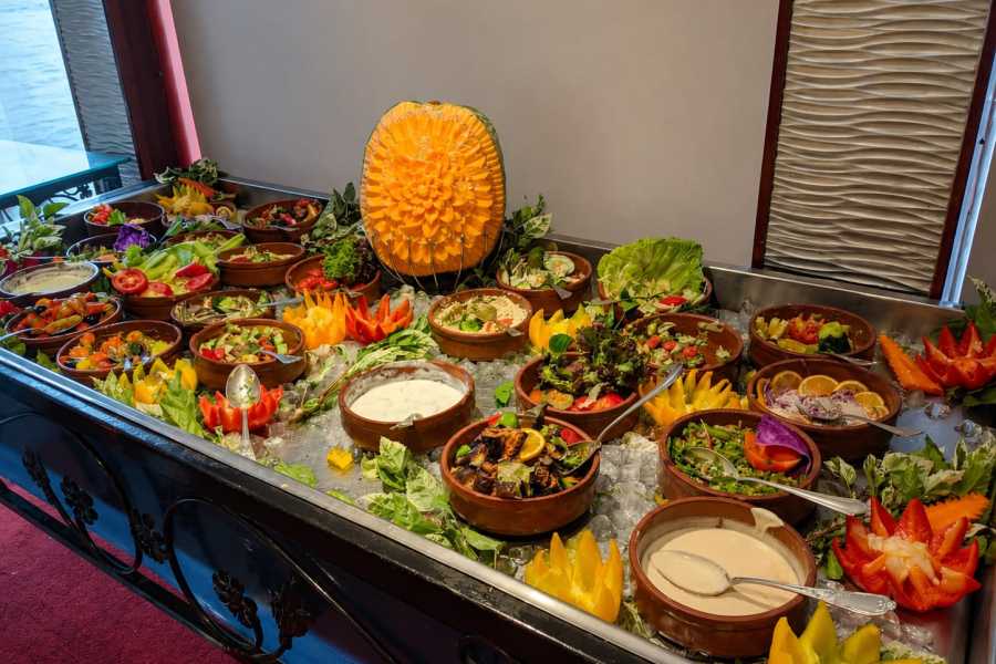 Let`s Explore Egypt Evening Dinner Nile Cruise in Cairo with Private Transport