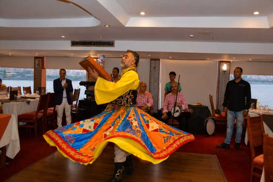 Let`s Explore Egypt Evening Dinner Nile Cruise in Cairo with Private Transport