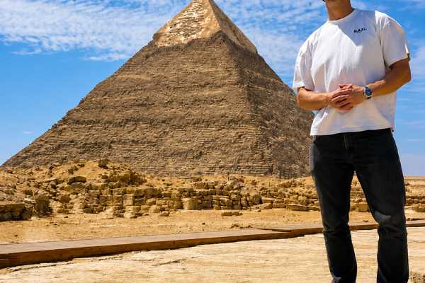 Pyramid Highlights: private Day Tour to Giza Sakkara and Dahshur from Cairo