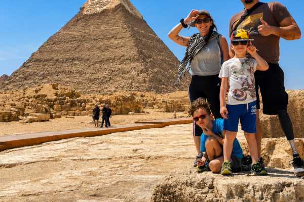 Pyramid Highlights: private Day Tour to Giza Sakkara and Dahshur from Cairo