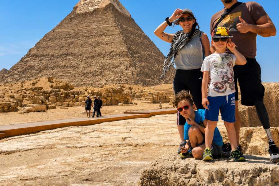 Let`s Explore Egypt Pyramid Highlights: private Day Tour to Giza Sakkara and Dahshur from Cairo
