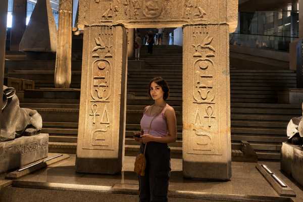 Stopover Tour: Giza Pyramids, Egyptian Museum with Lunch and Camel Ride