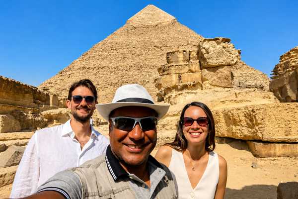 Stopover Tour: Giza Pyramids, Egyptian Museum with Lunch and Camel Ride