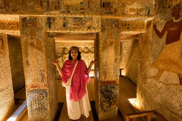 Stopover Tour: Giza Pyramids, Egyptian Museum with Lunch and Camel Ride