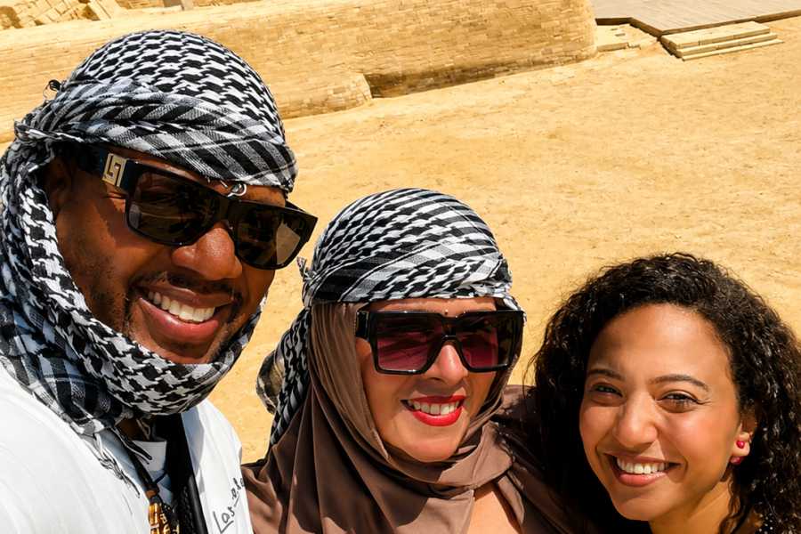 Let`s Explore Egypt Stopover Tour: Giza Pyramids, Egyptian Museum with Lunch and Camel Ride