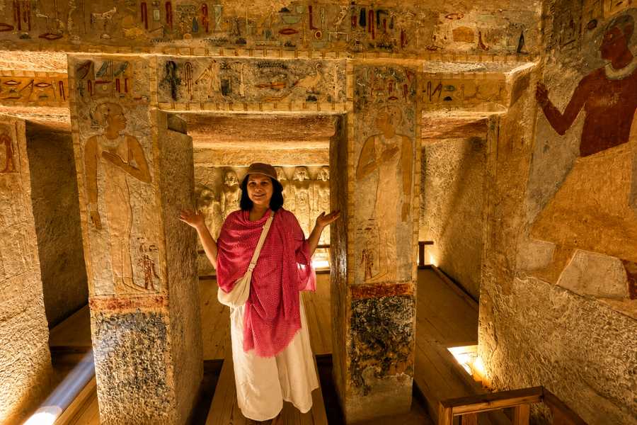 Let`s Explore Egypt Stopover Tour: Giza Pyramids, Egyptian Museum with Lunch and Camel Ride