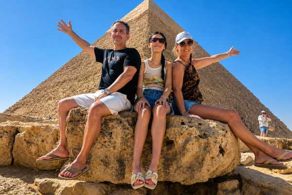 Full-day Giza Pyramids, Egyptian Museum with Pyramids view Lunch