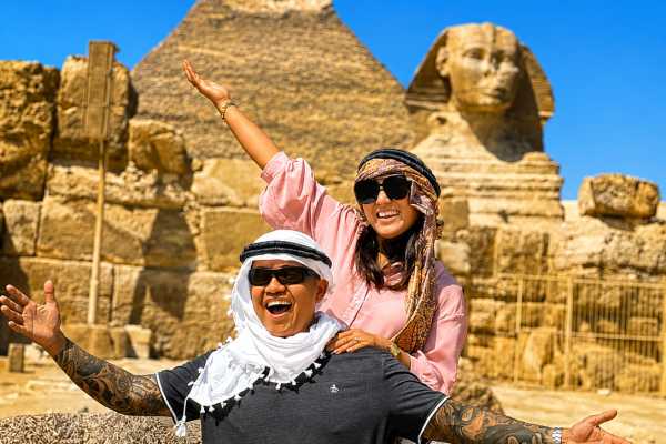 Private Guided Day Trip to Giza Pyramids and Khan El Khaili Market from Cairo
