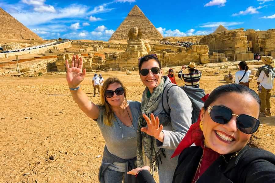 Let`s Explore Egypt Private Guided Day Trip to Giza Pyramids and Khan El Khaili Market from Cairo